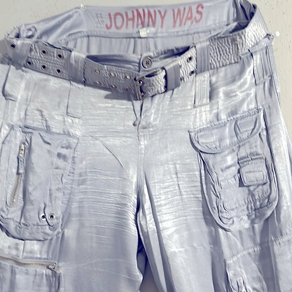 Johnny Was 2 piece blouse & cargo pants with 4 cargo pockets to the front. - Picture 9 of 13